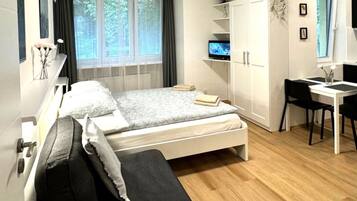 Comfort Studio, Garden View | Laptop workspace, free WiFi