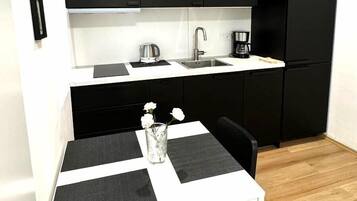 Comfort Studio, Garden View | Laptop workspace, free WiFi