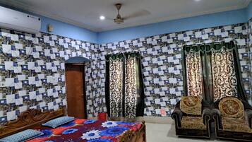Double Room, Balcony, Garden View | Individually furnished, free WiFi