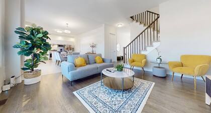 Cozy Newly Built Orillia Lakeside 5 Bedroom House! 3 minutes walk to the lake!