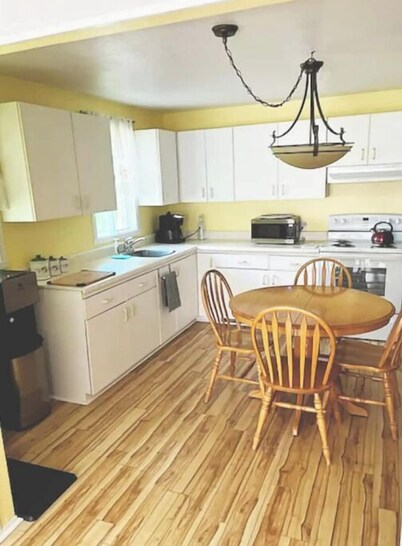 Beautiful 2BR Waterfront Cottage! #3

