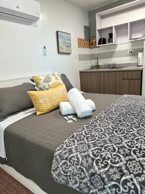 1 bedroom, WiFi, bed sheets - Casita Rocío with Pool close to Beach (Vega Baja)