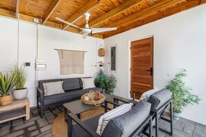 Fernseher, Tischtennisplatte