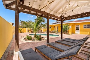 Terrace/patio - Casa Amarilla 8 mins from the beach (Oranjestad)