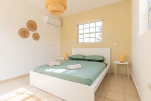 4 bedrooms, desk, travel crib, free WiFi