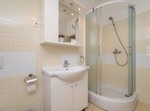 Villa (Five Bedroom Villa with Private Pool) | Bathroom | Towels - Villa S (Vodice)