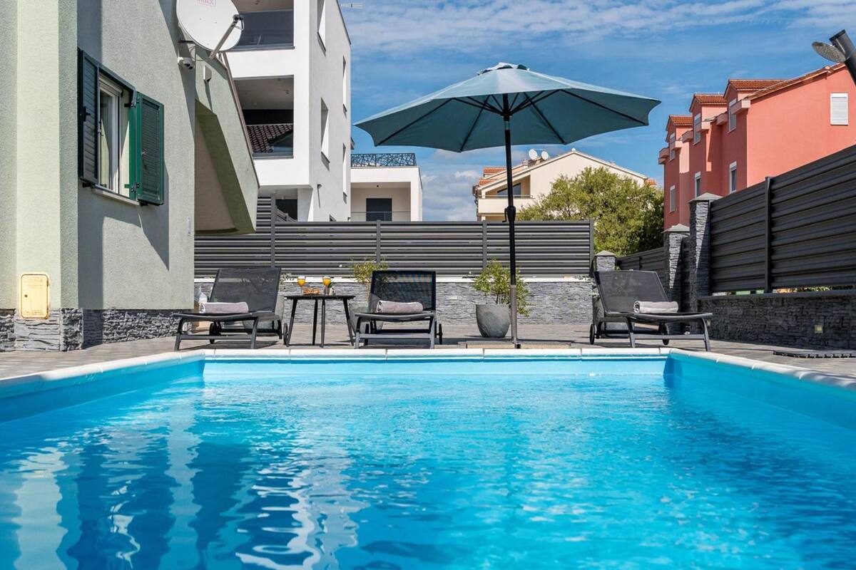 Villa (Five Bedroom Villa with Private Pool) | Buitenzwembad | Een buitenzwembad