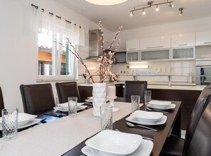 Villa (Five Bedroom Villa with Private Pool) | Spisestue