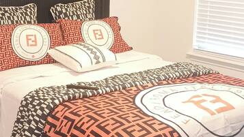 3 bedrooms, iron/ironing board, WiFi, bed sheets