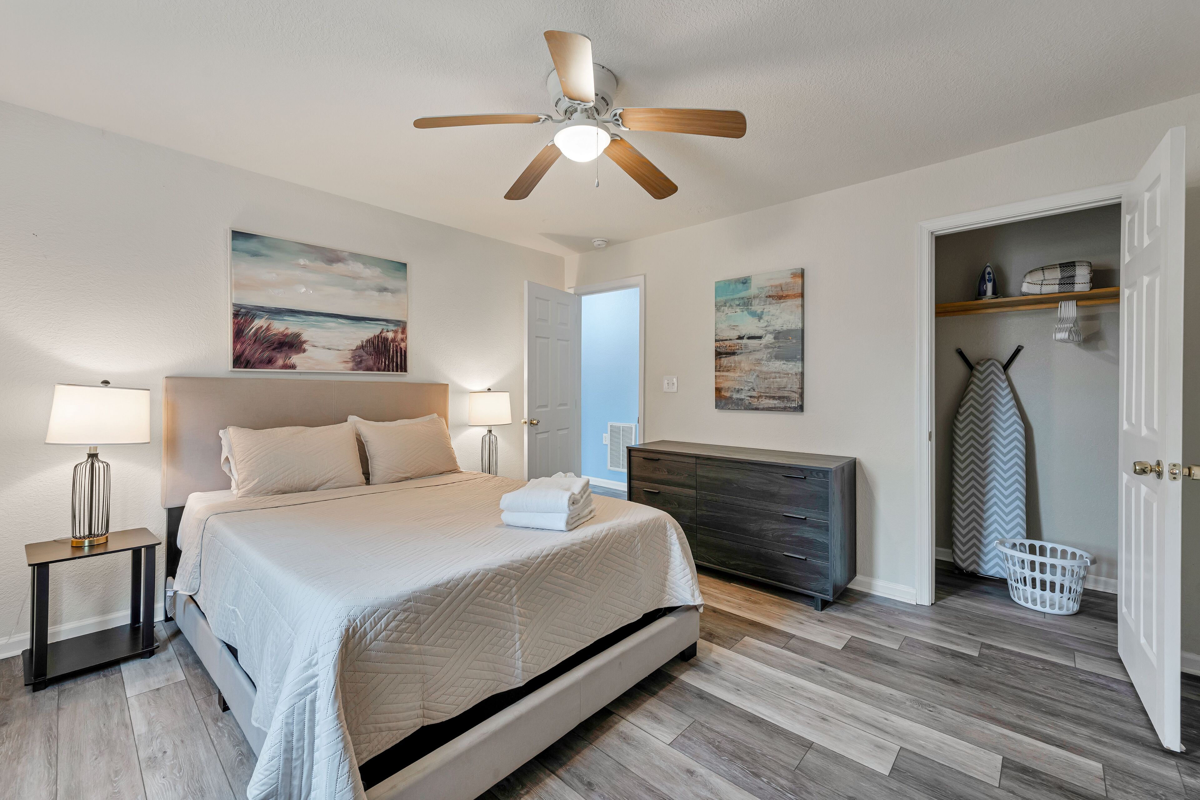 2 chambres, fer et planche à repasser, Wi-Fi, draps fournis