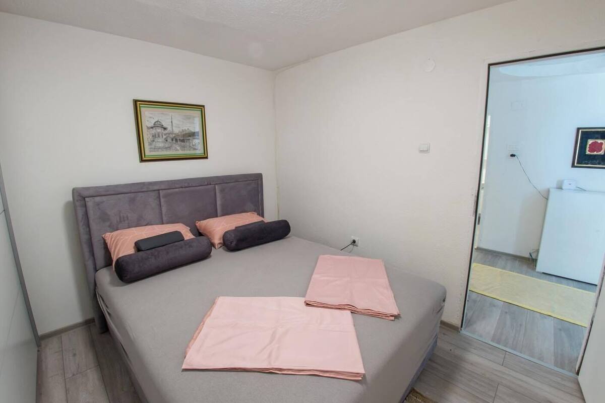 Deluxe tweepersoonskamer, uitzicht op rivier | 2 slaapkamers, een strijkplank/strijkijzer, gratis wifi