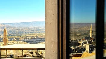 Habitación panorámica | Artículos del minibar gratis y cortinas blackout