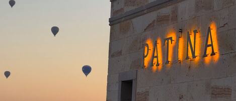 Vista frontal de la propiedad