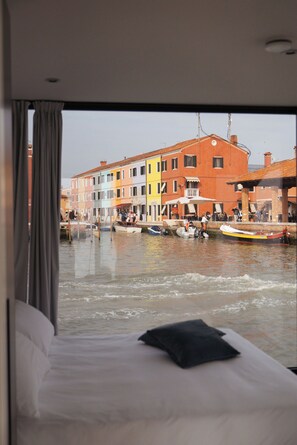 3 bedrooms, iron/ironing board, travel cot, free WiFi - Vacation Home in Venice with 3 bedrooms sleeps 6 (Venice)