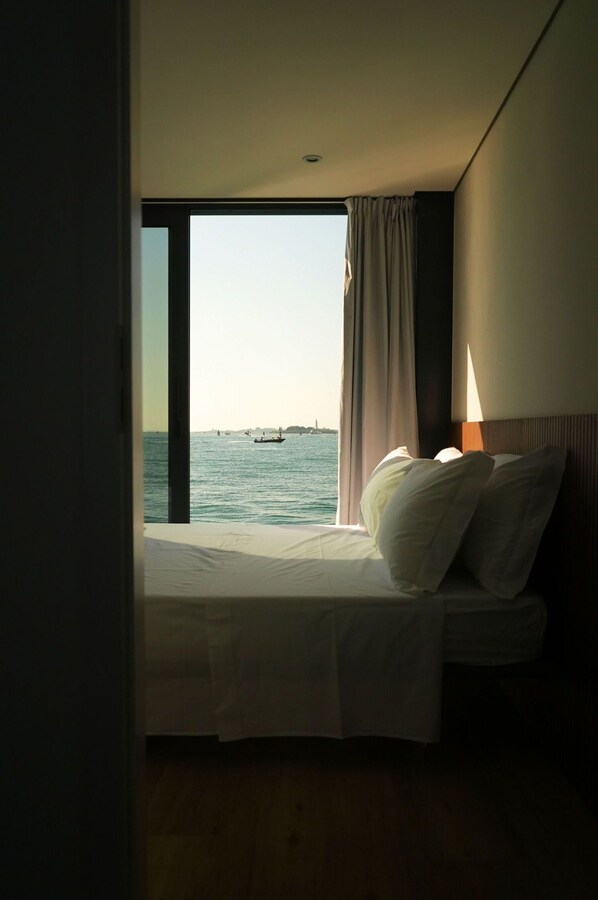 1 bedroom, iron/ironing board, travel cot, free WiFi