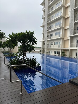 Pool - Taguig Grand Suite - Cozy Modern Apartment (Taguig)