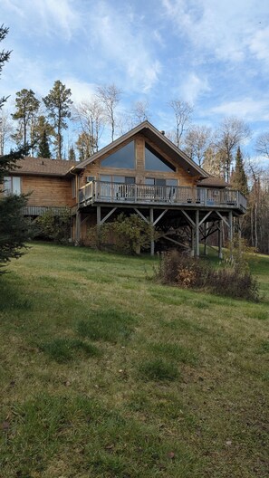 Exterior - Lake front timber cottage amongst towering pines. Family and pet friendly (vermillion bay)