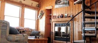 1BR cabin plus loft sleeps 6 fantastic views