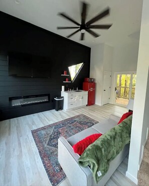 Smart TV, fireplace