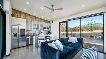 Smart TV, fireplace, stereo