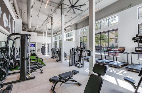 Cozy 1-BHK apartment in welcoming Frisco. Closer to Legacy West and the Star