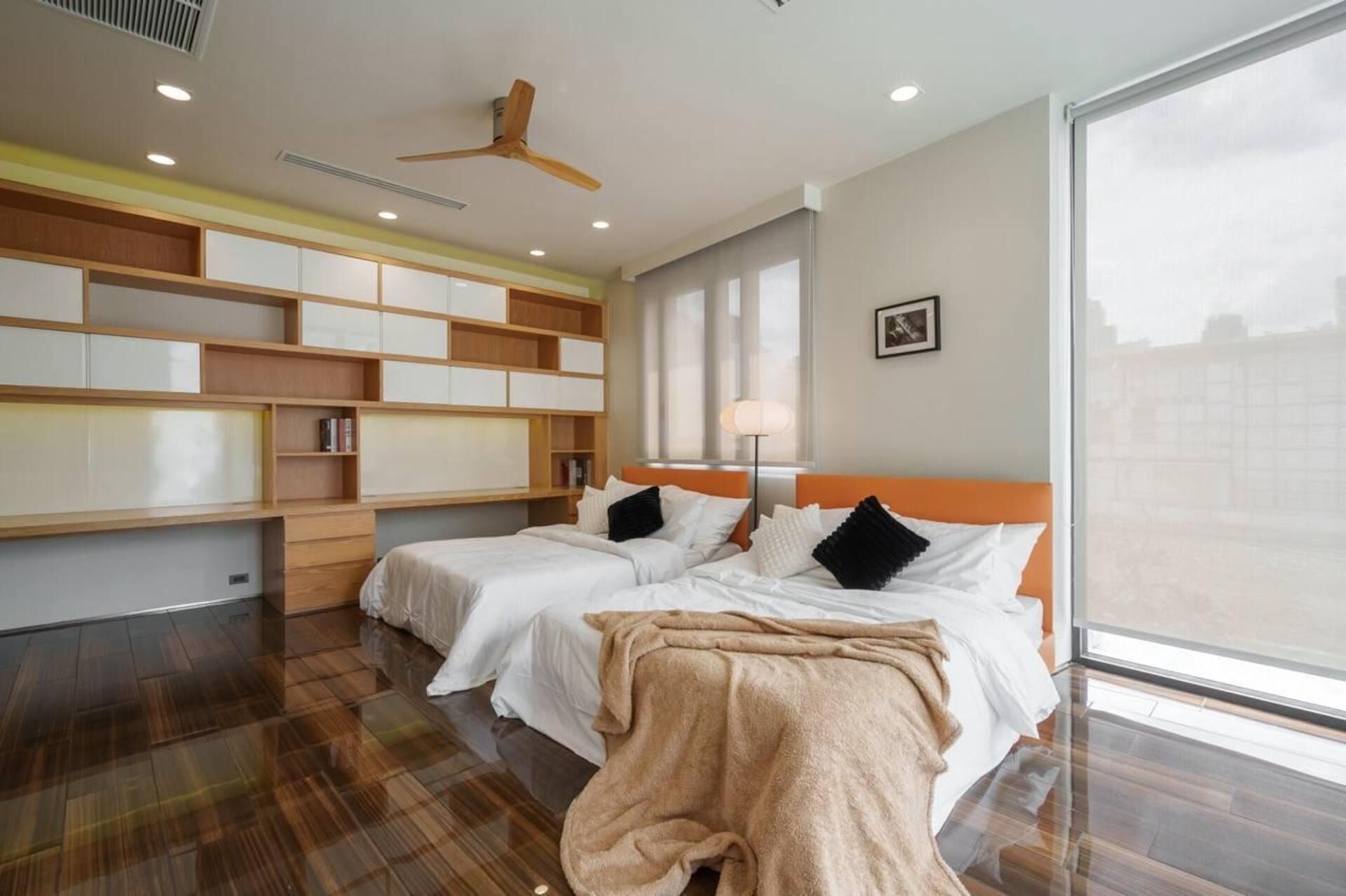 6 bedrooms, iron/ironing board, free WiFi, bed sheets