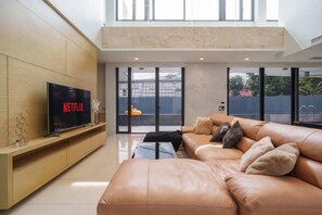 Villa | Oppholdsområde | TV