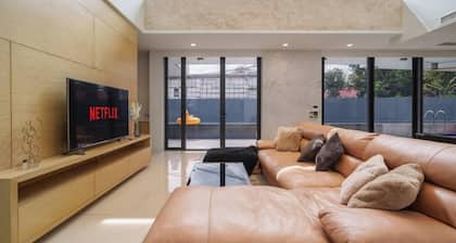 Ekkamai Luxury Villa With Home Cinema
