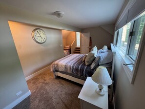 5 bedrooms, iron/ironing board, WiFi, bed sheets