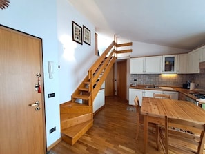 Private kitchen - Bright one-bedroom apartment with panoramic view terrace (Chiesa In Valmalenco)