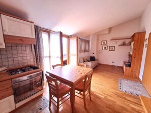 Interior - Bright one-bedroom apartment with panoramic view terrace (Chiesa In Valmalenco)
