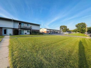 Exterior - 1 Bedroom Apartment at Canterbury Court (Sun Prairie)