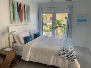3 bedrooms, WiFi, bed sheets - 3-bedroom townhome in private marina community with spectacular ocean views. (Key Largo)