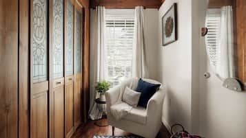 Smart TV, fireplace, books