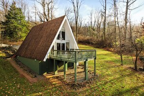 Property grounds - The Grape Escape - A-Frame Cabin  (Linden)