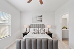 4 bedrooms, desk, travel cot, WiFi