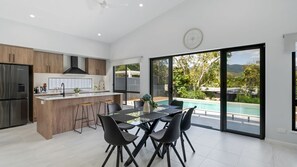 Dining - Belle Escapes Sea Bon (Trinity Beach)
