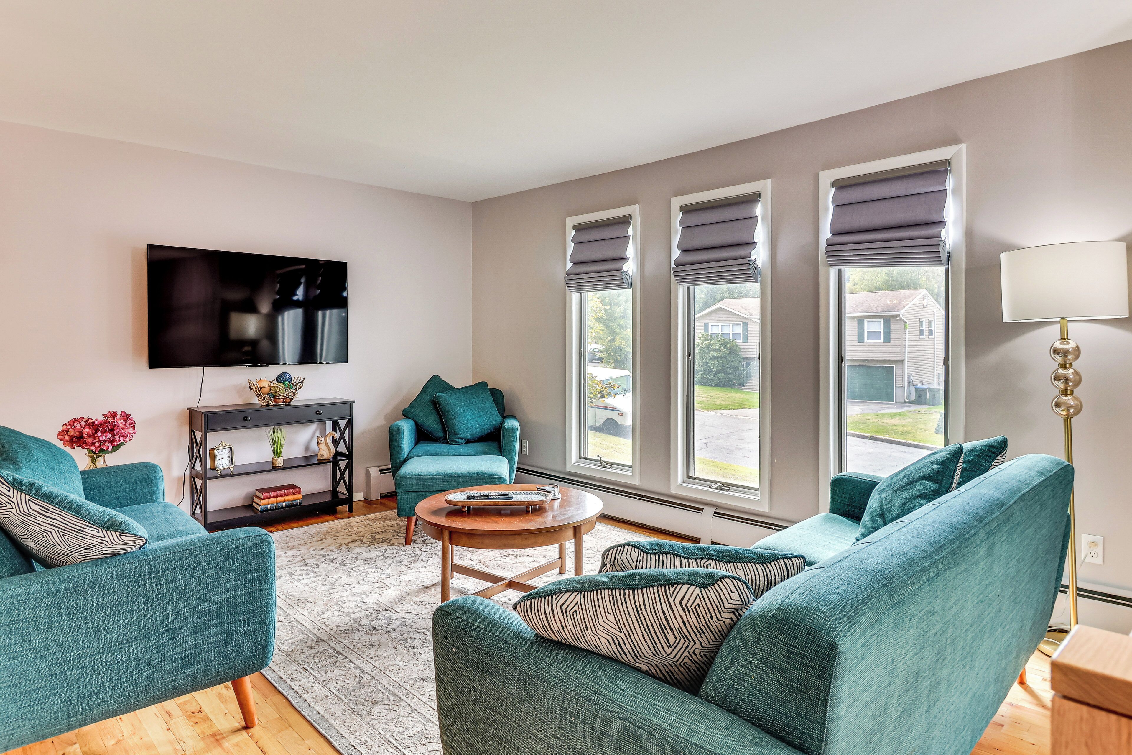 TV, fireplace, offices