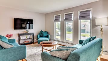 TV, fireplace, offices