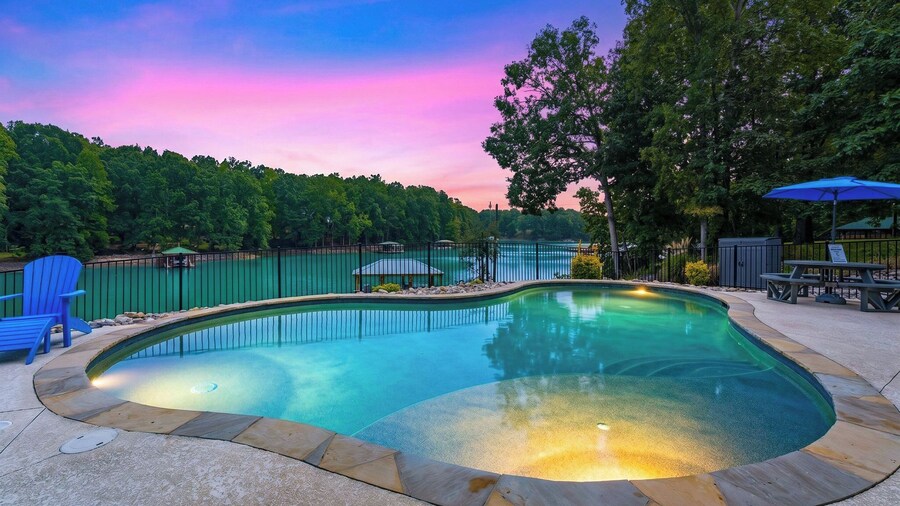 Whitetail Cove by Avantstay Lakefront w/ Pool + Private Dock Sleeps 20