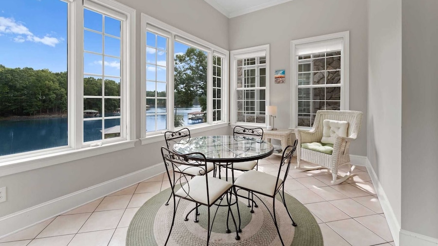 Whitetail Cove by Avantstay Lakefront w/ Pool + Private Dock Sleeps 20