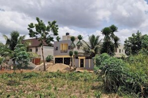 Exterior - Apartment with bedroom-living room+kitchen+toilet. Furnished (Lomé, Apesito)