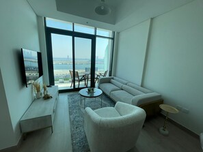 Comfort-Apartment, Küche, Stadtblick | Wohnbereich