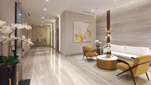 Lobby sitting area - Azizi 1 BR Greek Views - 360 vacation (Dubai)