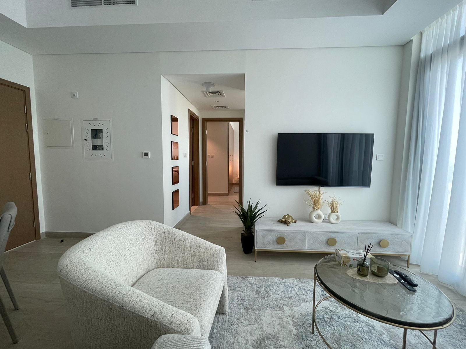 Comfort Apartment, Kitchen, City View | Living room