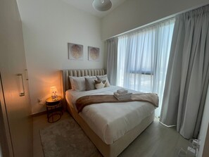 Comfort-Apartment, Küche, Stadtblick | 1 Schlafzimmer, schallisolierte Zimmer, Bügeleisen/Bügelbrett