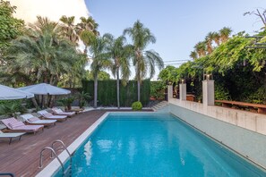 Pool - Villa 'Cela' with Sea Views, Wi-Fi and Air Conditioning (Masnou)