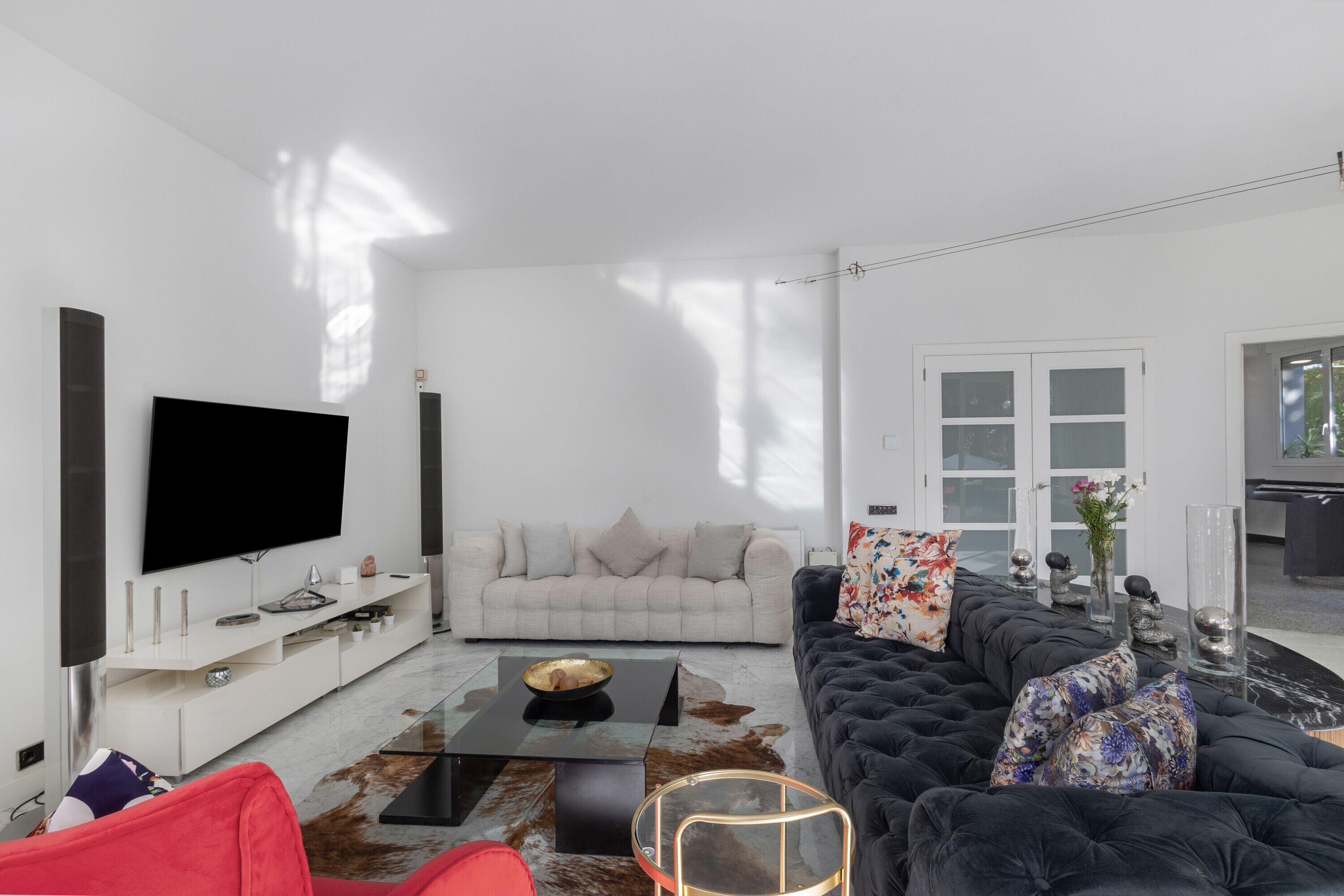 Fernseher, Kamin, Stereoanlage