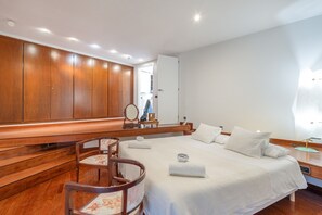 6 slaapkamers, een strijkplank/strijkijzer, gratis wifi, beddengoed