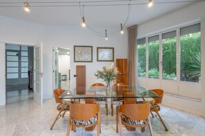 Dining - Villa 'Cela' with Sea Views, Wi-Fi and Air Conditioning (Masnou)
